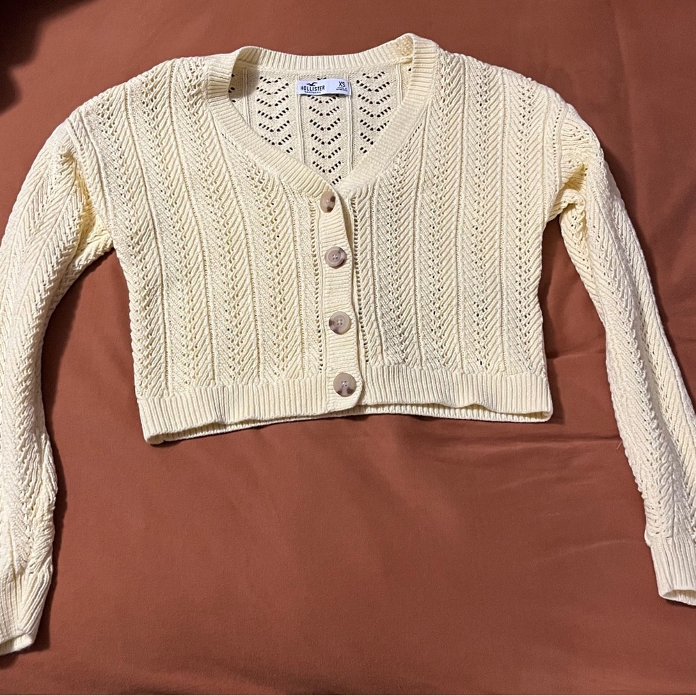 💥4/$20 Hollister Womens/Juniors Cropped Butter Yellow Cardigan Sweater. BUNDLE!! - Picture 1 of 4